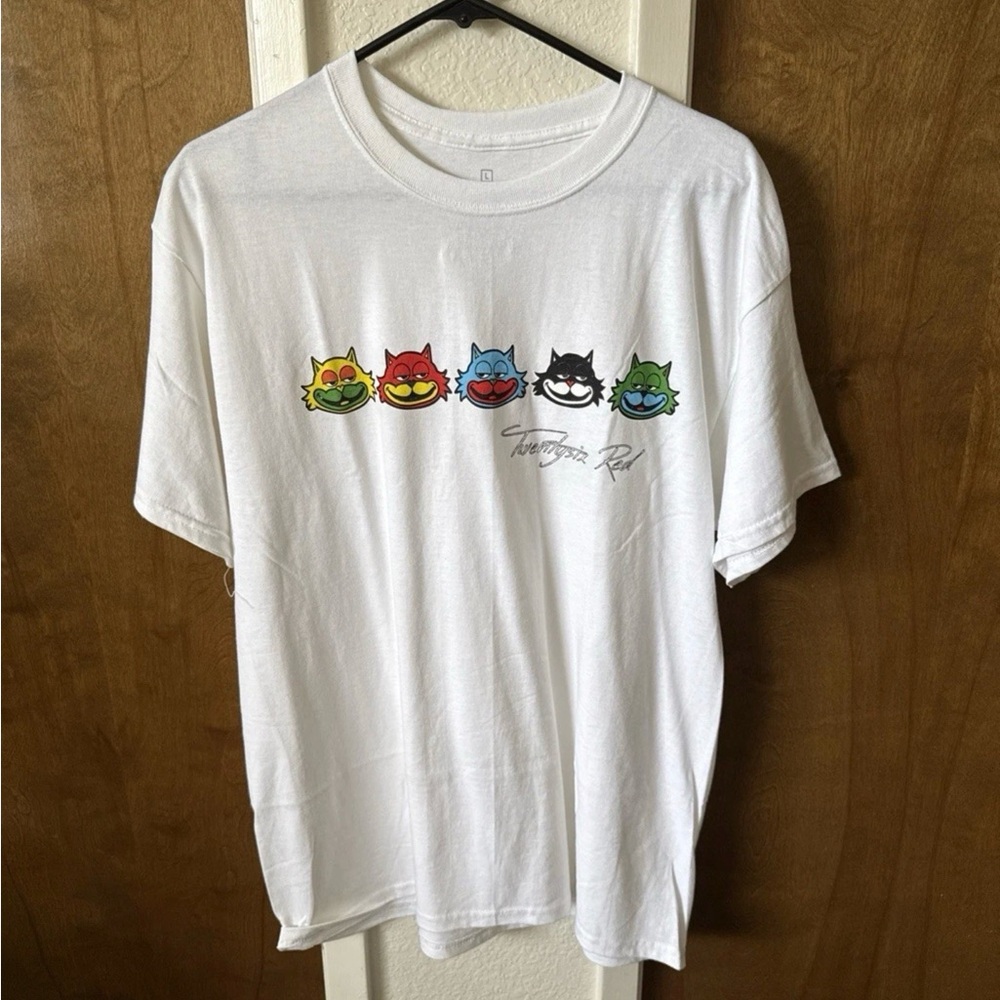 Twenty Six Red Stoned Cats Skater Streetwear Tee Size Large #0026